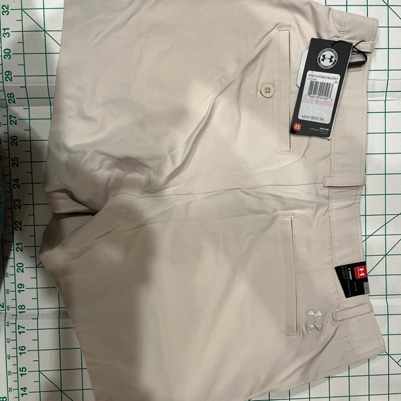 Under Armor Golf Short - Picture 2 of 2